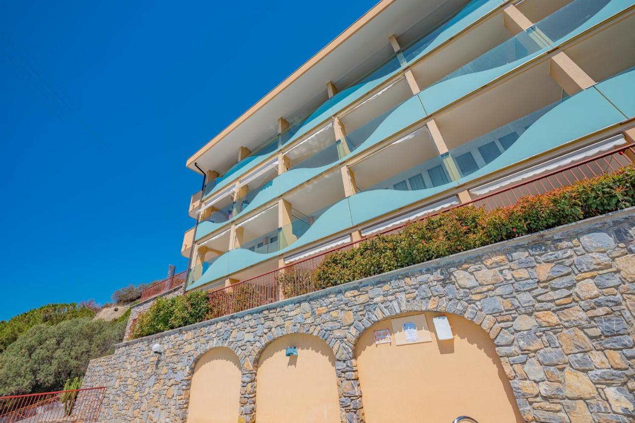 Apartment Incantevole Con Piscina Vallecrosia